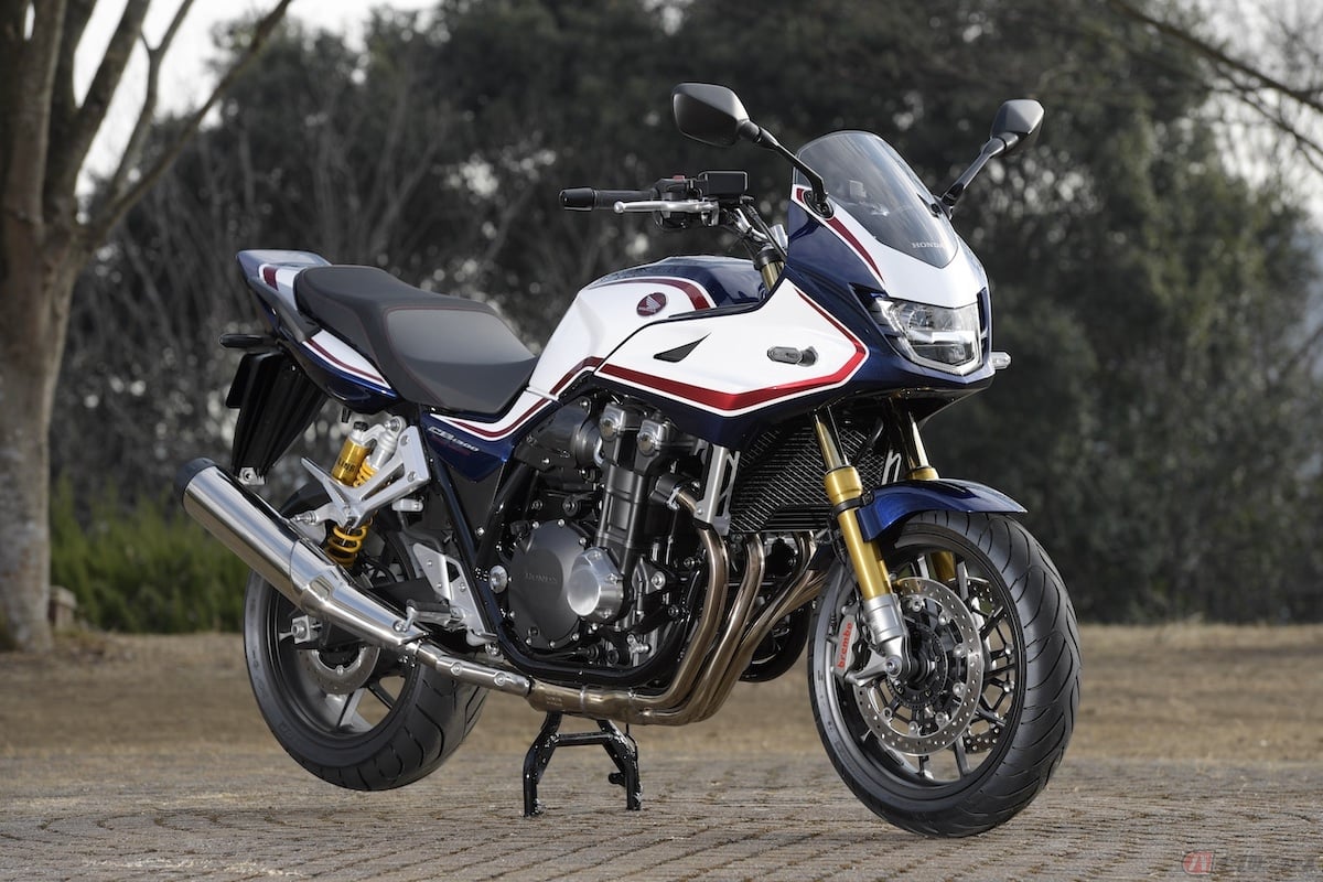 大型モデルは、バイクの反動を利用しないとスタンドが下ろせない場合が多いため、センタースタンドが外れた時のバランスの維持にも注意が必要です