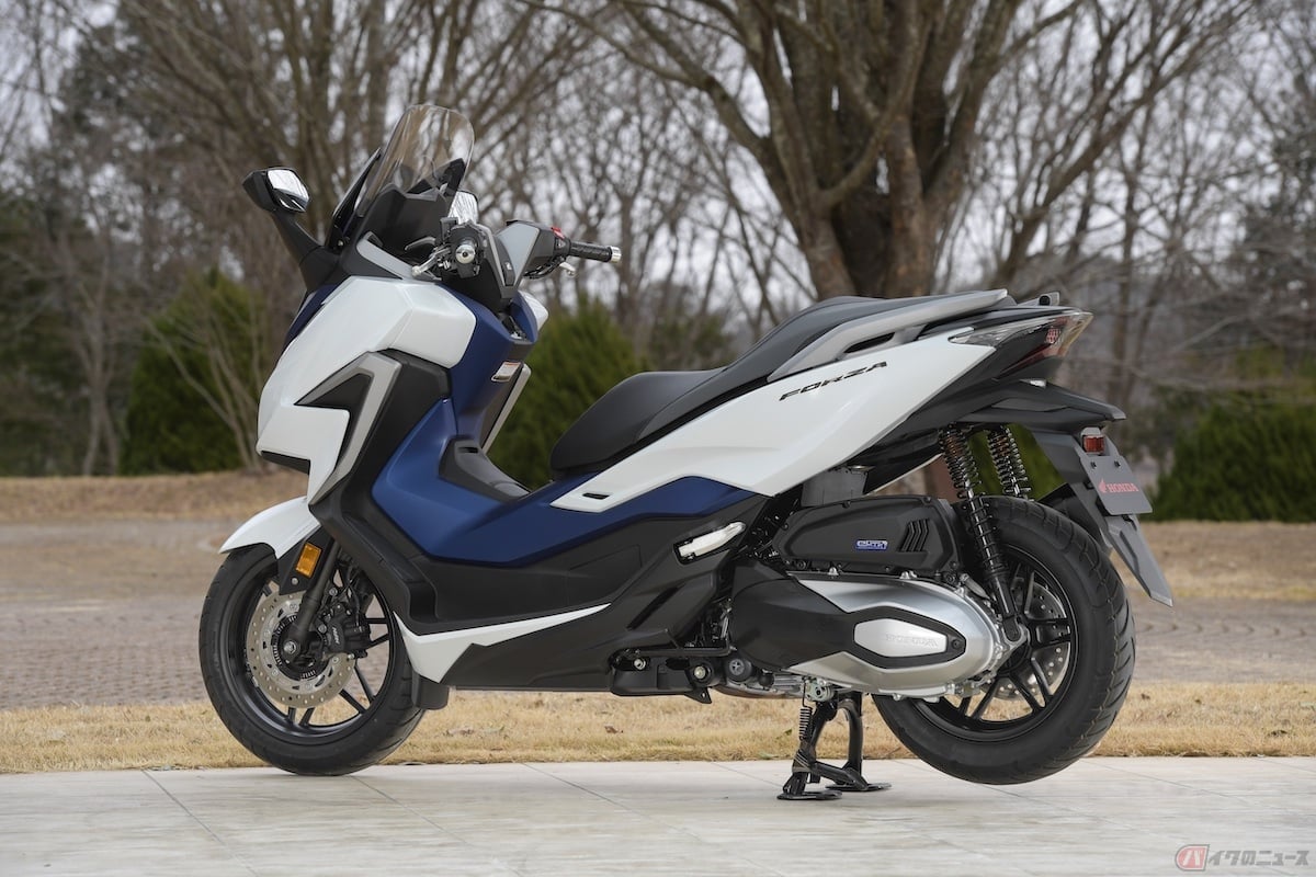 センタースタンドは、バイクのメンテナンスには非常に重宝する装備です