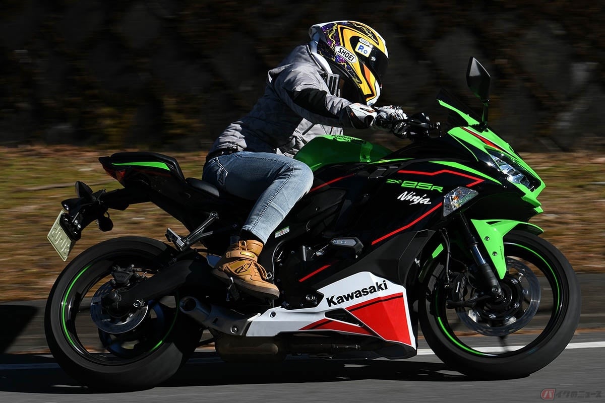 スポーツライディングに振った前傾姿勢が体感できるカワサキ「Ninja ZX-25R」