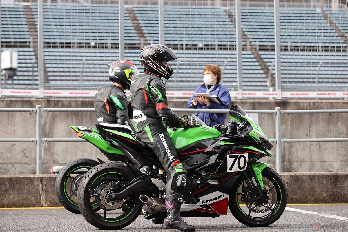 カワサキ「Ninja ZX-25R」のワンメイクレース「Ninja Team Green Cup」公式予選に挑む筆者(先川 知香)