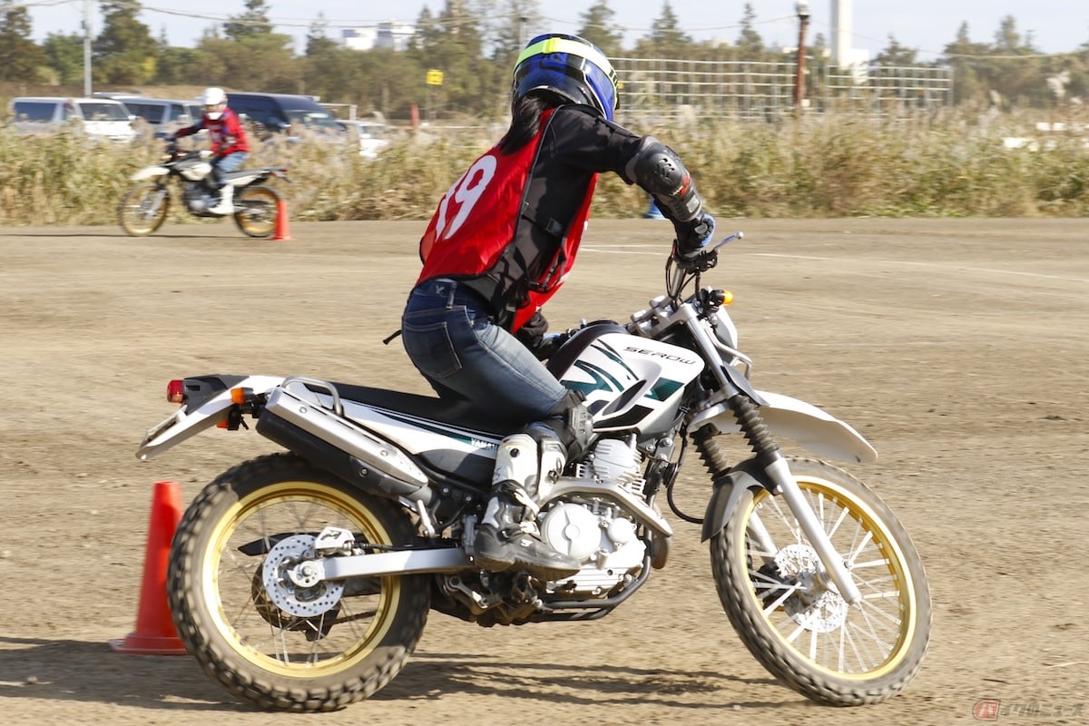 一番苦手な小旋回は、ハンドルを切りすぎてバランスを崩し、車体を倒しそうになってしまうのです