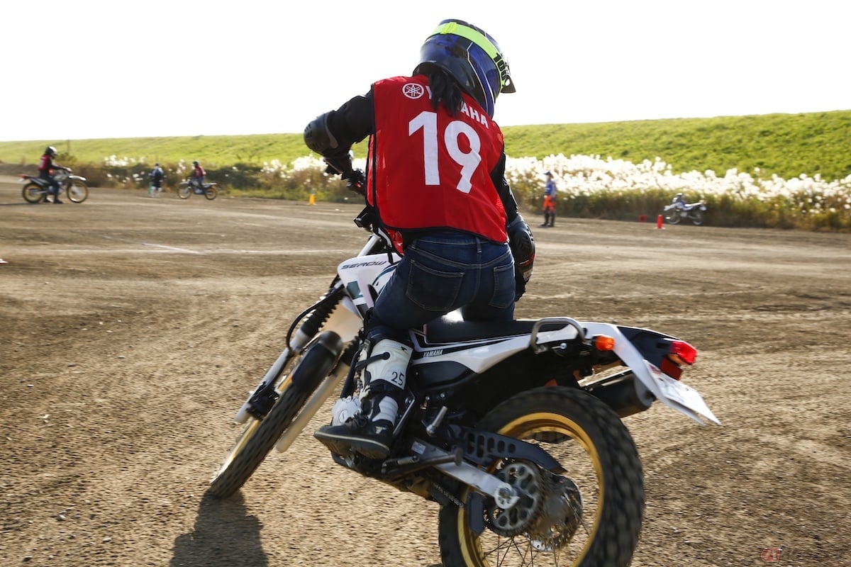 車体と体を引っ張りあっている方が曲がっているときに転ばないようバランスが意外にも取りやすいのです