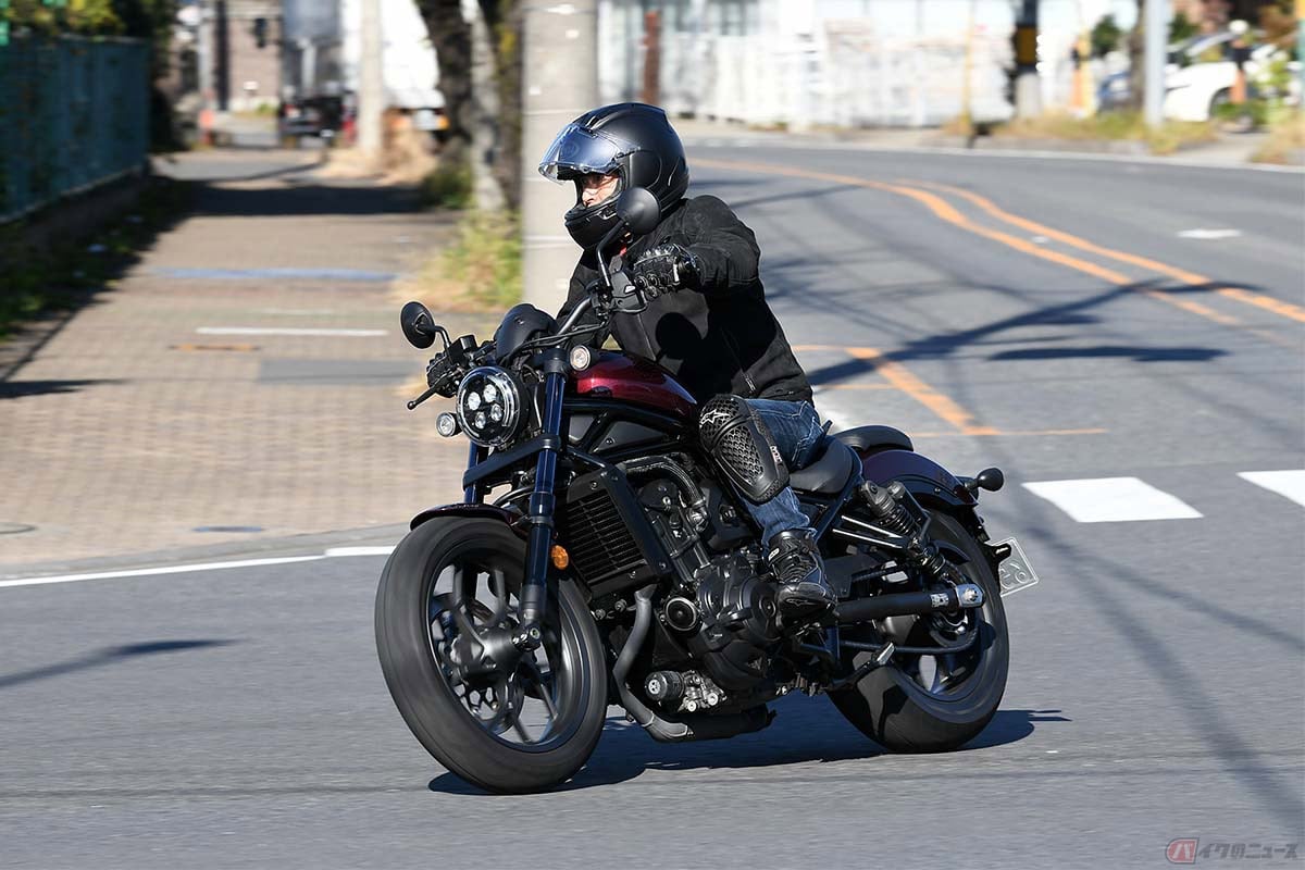 40年の“中免”ライフを経て大型自動2輪免許を取得し、ホンダ「Rebel 1100 DCT」に乗る筆者(木下隆之)