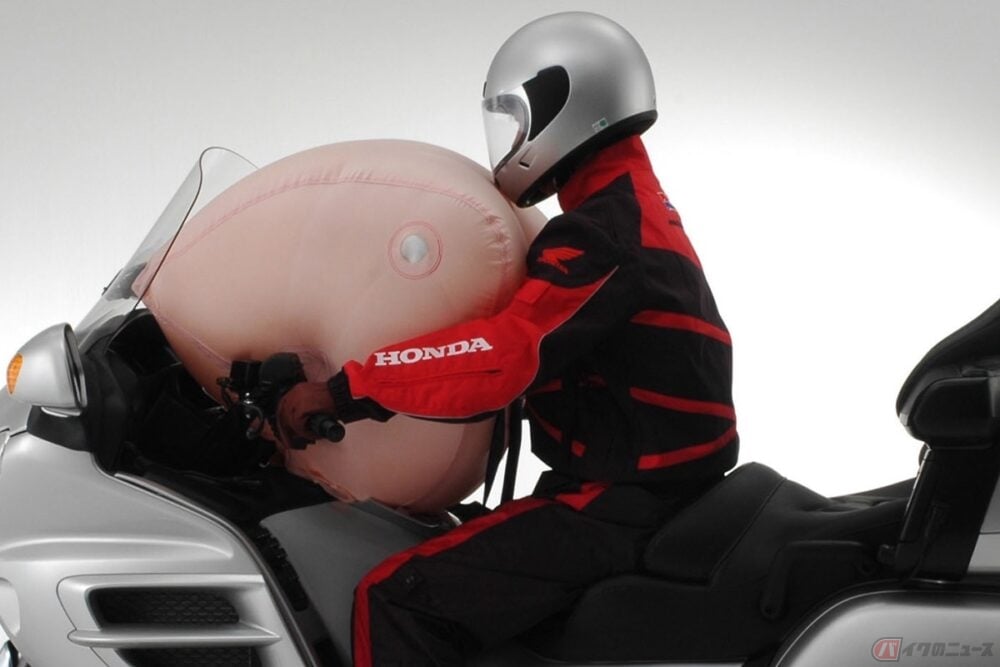 バイクにはなぜシートベルトがないのか バイクのニュース バイクにはなぜシートベルトがないのか バイクのニュース