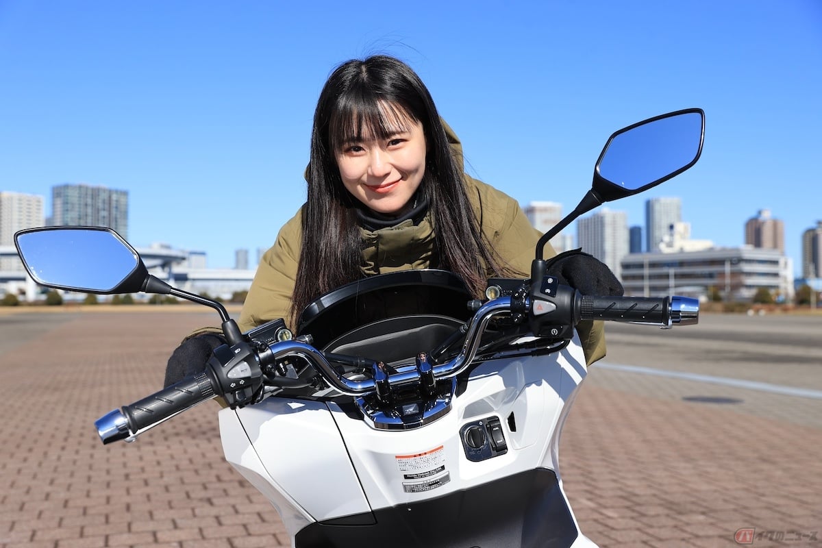 PCXは、アップハンドルやダウンハンドルにだって簡単にカスタム出来てしまいそう