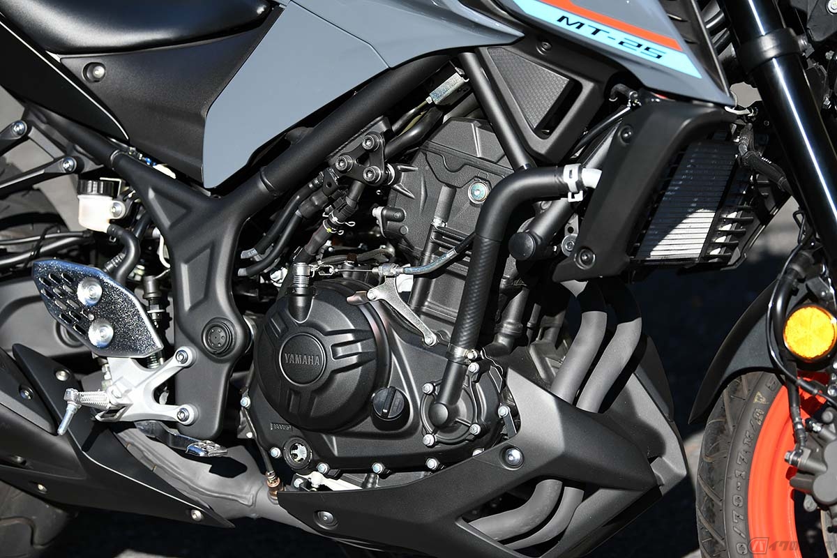 ヤマハ「MT-25」の2気筒エンジン。底回転からのトルクがあり、スムーズな走りを楽しめます