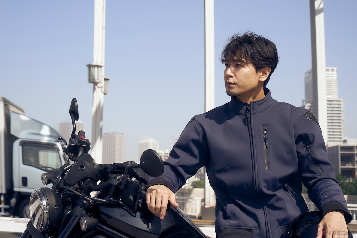 身体との間に隙間ができにくく、風が侵入しにくいジャケットを選びましょう