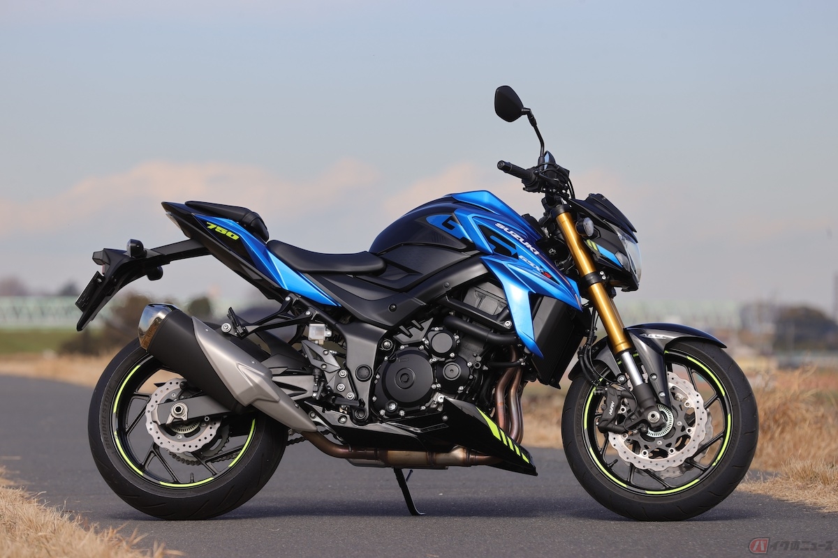 スクリーンの小さいタイプや、もともとスクリーンのないネイキッドバイクは上半身に風が当たって冷えやすいため、電熱インナージャケットを使用することで冬の強い味方になってくれる