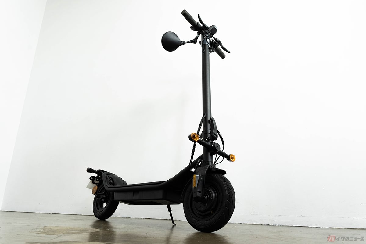 2022年5月より発売される電動キックボード「TORAFOOT」