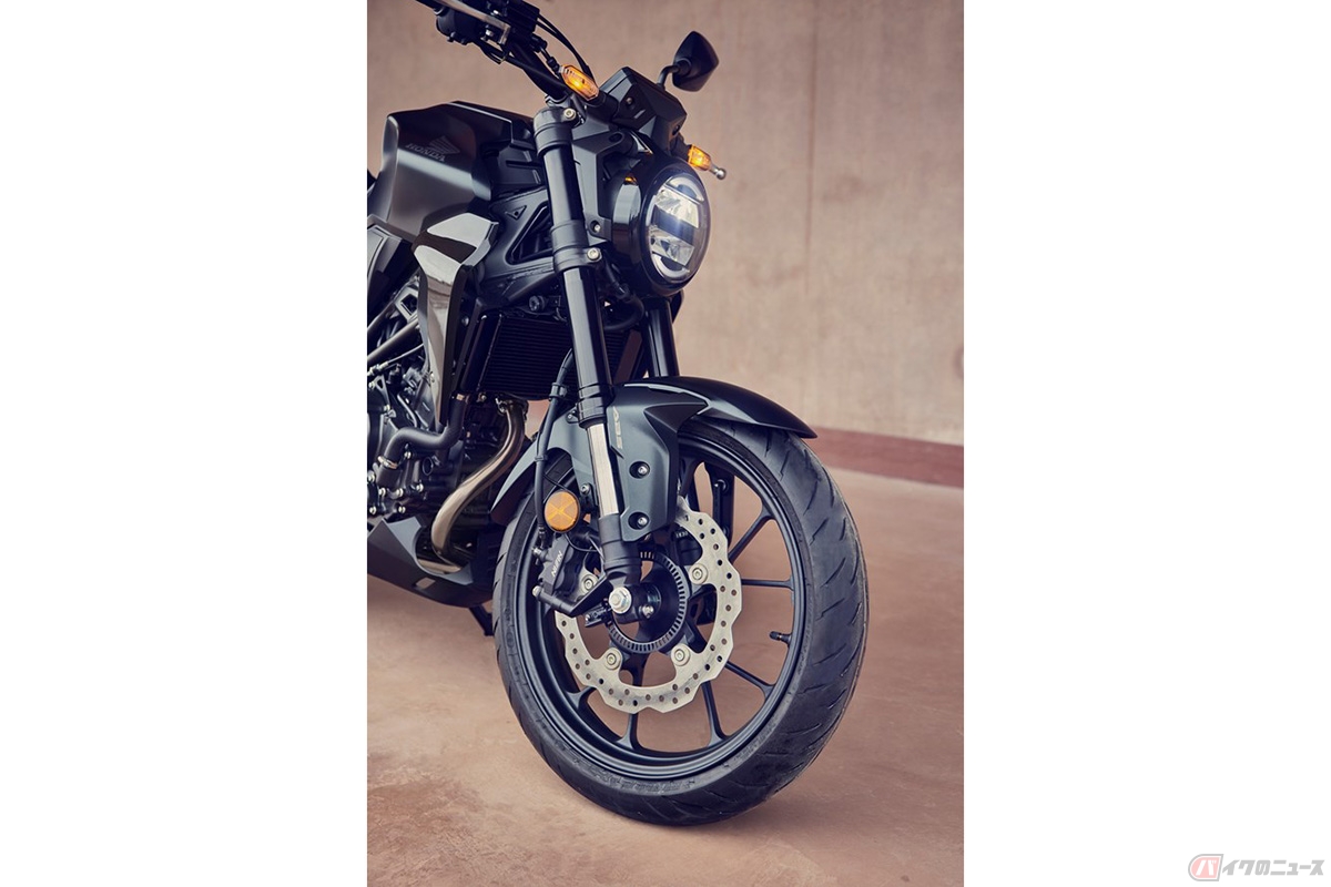ホンダ「CB300R」最新モデル。41mm径のショーワ製SFF-BPフロントサスペンションなどが新たに採用されています