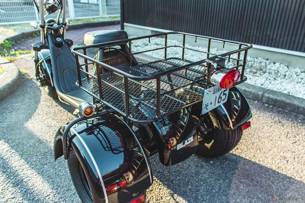 ブレイズ製の電動トライク「EVトライク」用の専用大型トラック(オプション品)。装着することで利便性を高めることが可能です