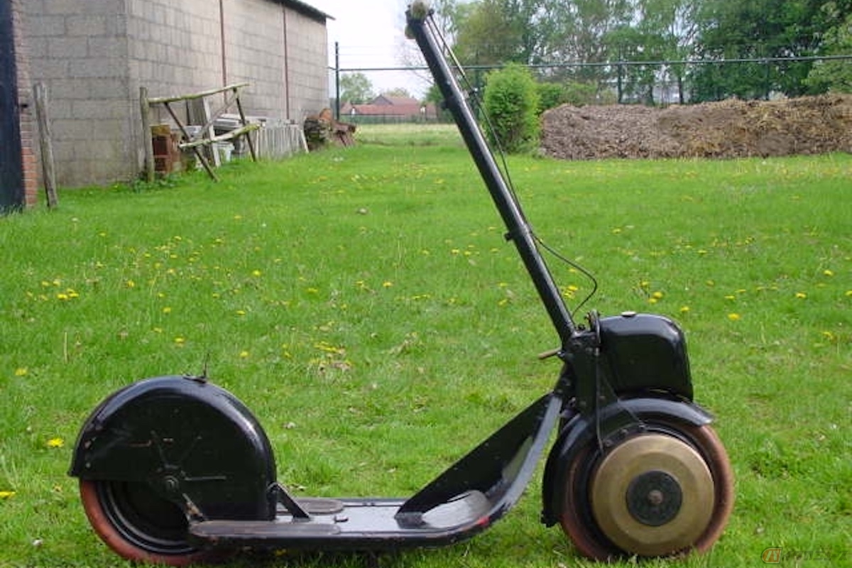 Autoped Company 社「AOTOPED」