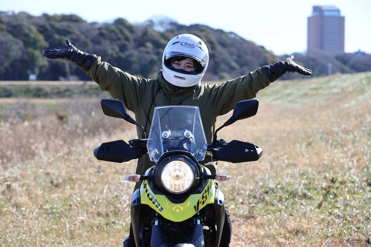 バイクに鳥のクチバシが付いているかのような御顔立ちも特徴的