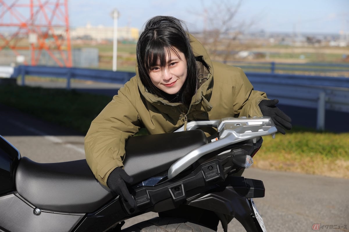 Vストロームはタンデムシートの周りに積載をサポートしてくれる装備が付いてる