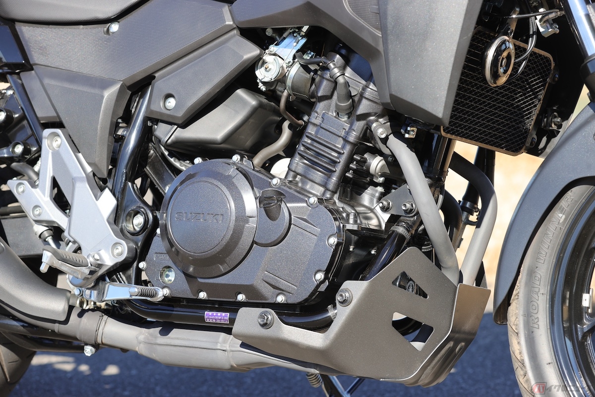 くちばしのようなフロントフォルムが特徴的なスズキ「Vストローム250」