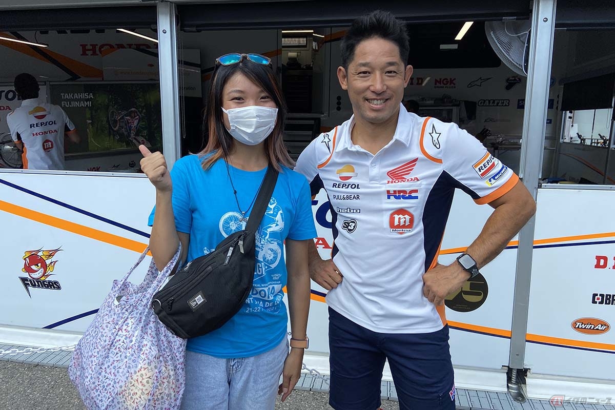 トライアルにおける日本のレジェンドライダー藤波貴久選手と岸田彩美さん。1997年のドイツ大会では史上最年少の17歳237日で初優勝を果たすなど数々の功績を残してきています
