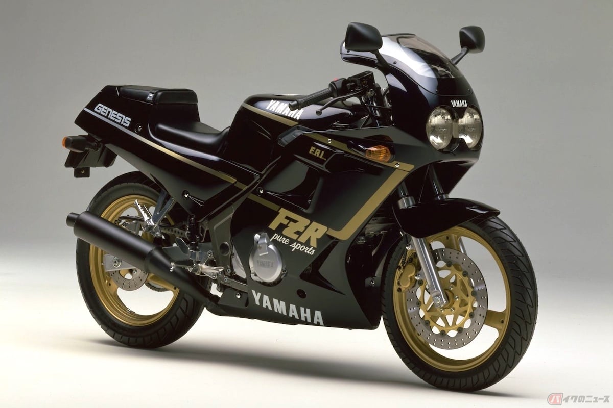 『FZ250フェーザー(1985年)』をベースに、フルカウル、セパレートハンドル、前後17インチホイール化した『FZR250』 を86年にヤマハから発売