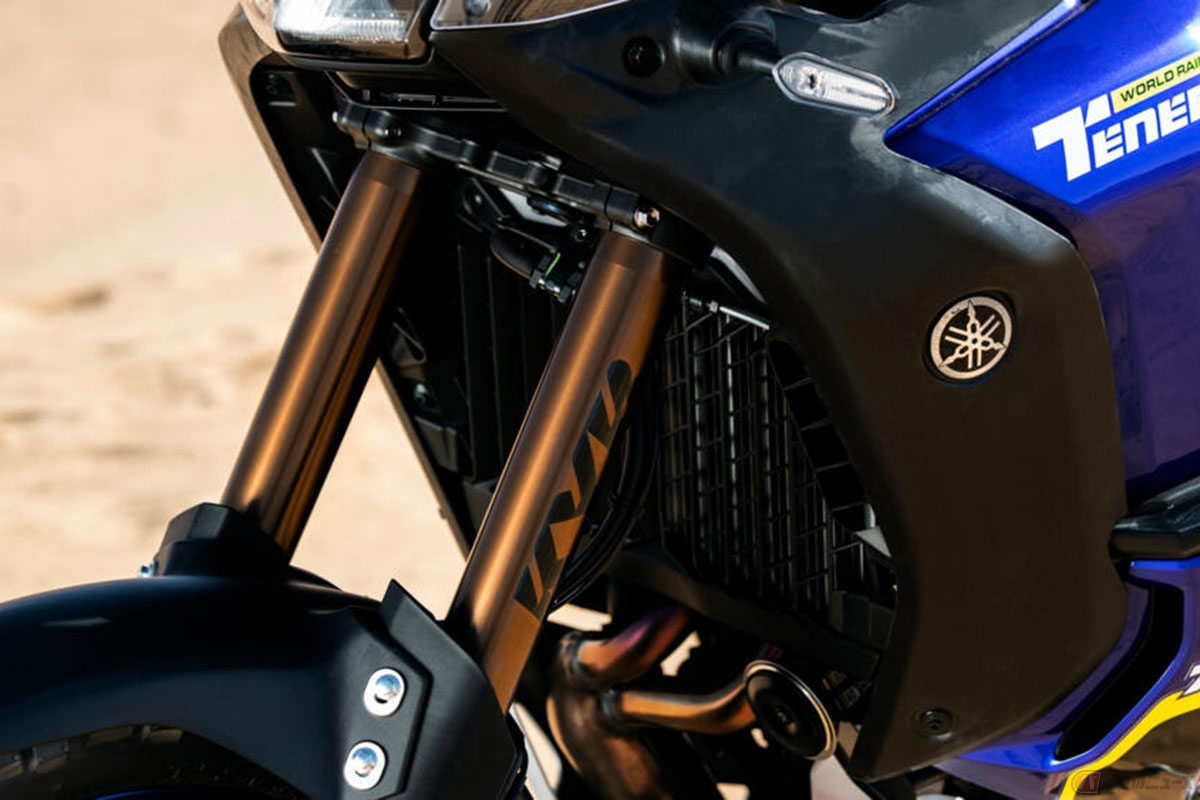 ヤマハ「Tenere(テネレ)700」の派生モデルとして登場した新型アドベンチャーモデル「Tenere 700 World Raid(ワールドレイド)」。 トラベル量230mmの高品質なKYB製フロントフォークを採用しています
