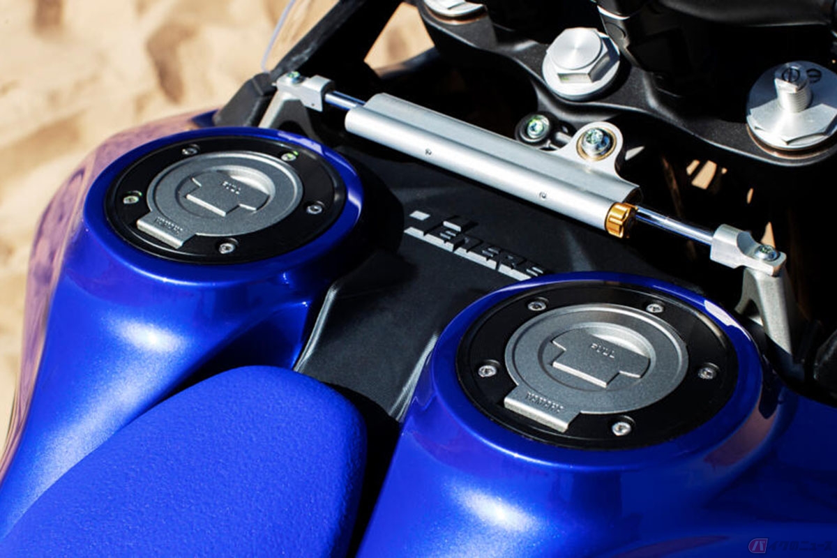 ヤマハ「Tenere(テネレ)700」の派生モデルとして登場した新型アドベンチャーモデル「Tenere 700 World Raid(ワールドレイド)」。オーリンズ製ステアリングダンパーを採用しています