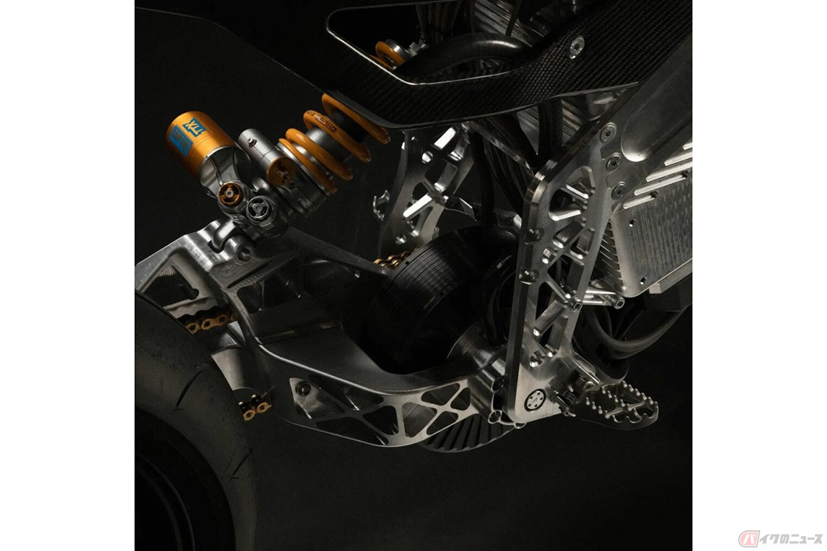スペインのメーカー「Axiis Engineering（アクシスエンジニアリングアート）」の新型電動バイク「LIION Supermoto（リオン・スーパーモト）」。マシニングで削り出された美しい造形のフレーム・スイングアームを備えています