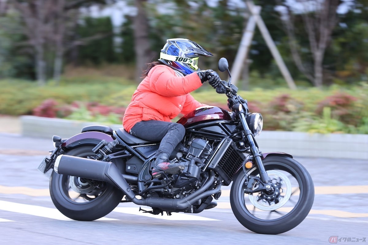 シフトチェンジを必要としないレブル1100は、レスポンスが少し遅いかなという印象