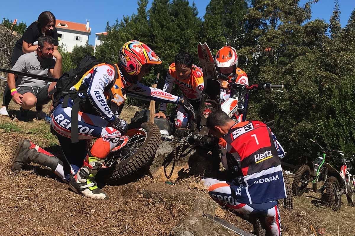 Repsol Honda Teamの藤波貴久選手。1LAP目セクション6にてブレーキのアクシデントに見舞われます