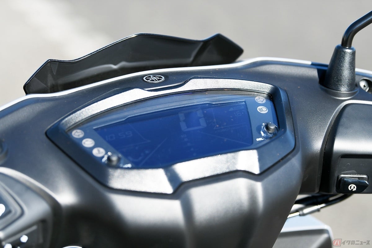 大型フル液晶メーターは、表示される情報も大きく見やすいです