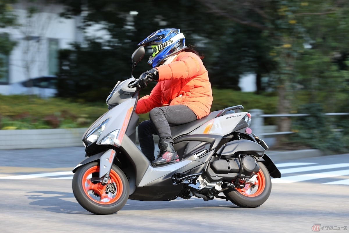 エンジンサウンドは、アグレッシブなスタイリングのわりにはちょっと抑え目