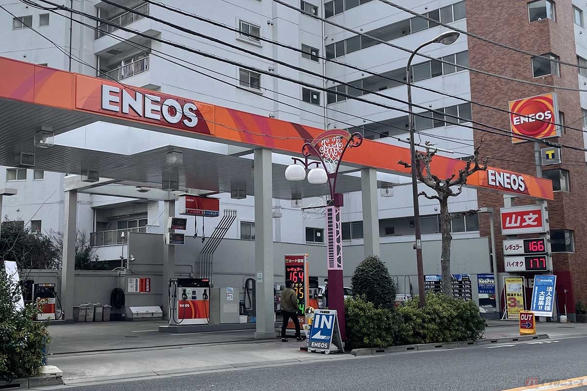 石油製品の精製および販売等を行うエネオス