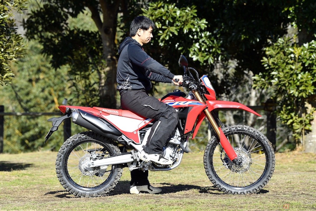 日常での扱いやすさに配慮した足つき性も両立