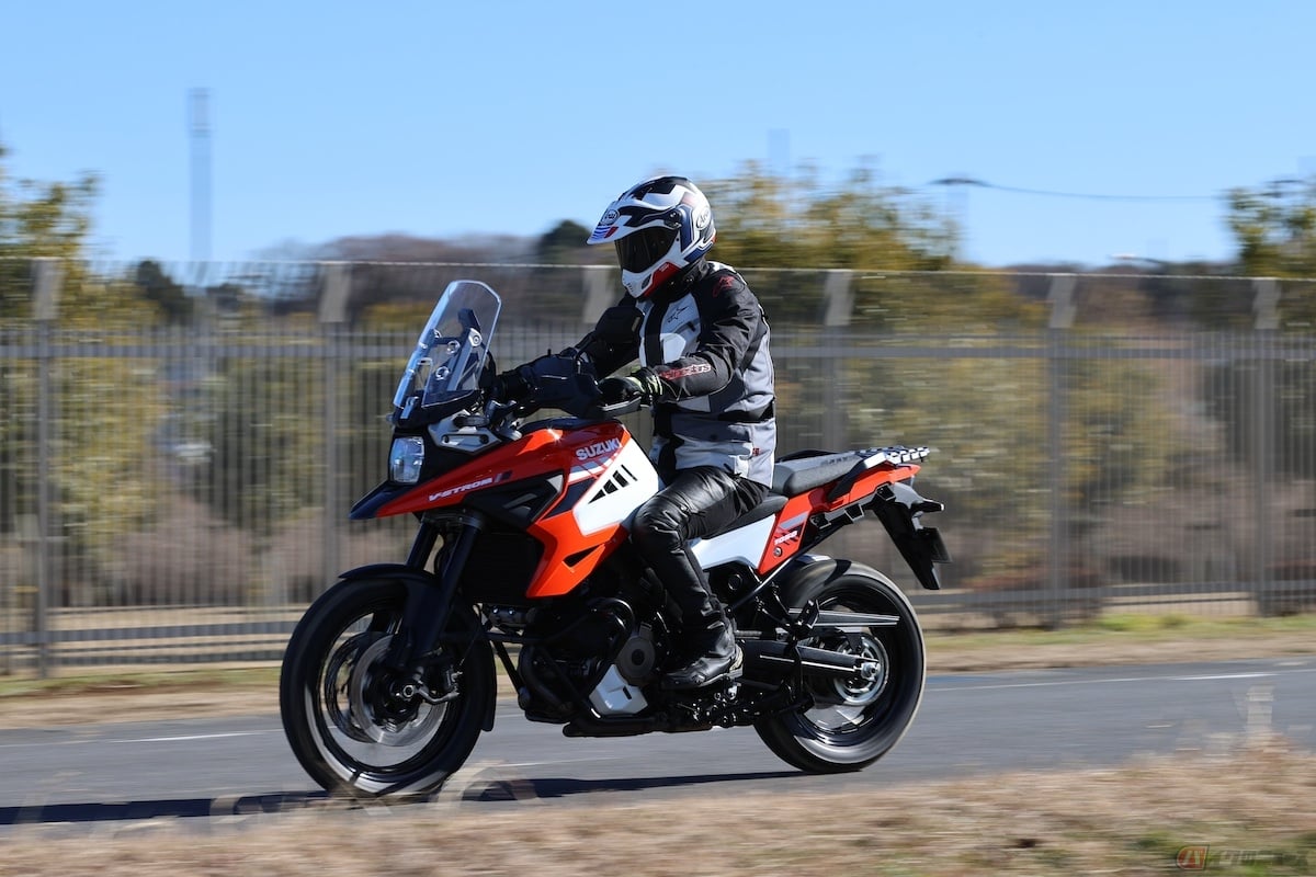 ウインドスクリーンを上限まで引き上げれば防風効果がしっかりとあって身体が疲れません