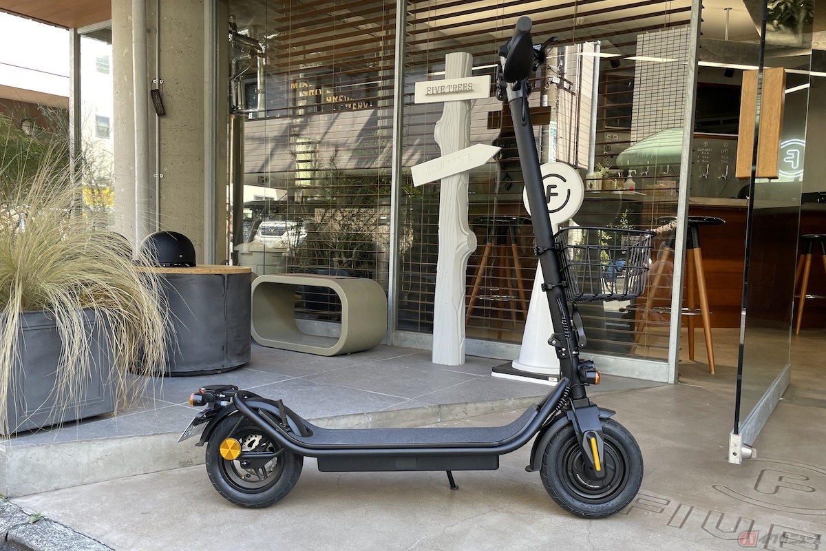 前後10インチタイヤの電動キックボード「TORAFOOT」