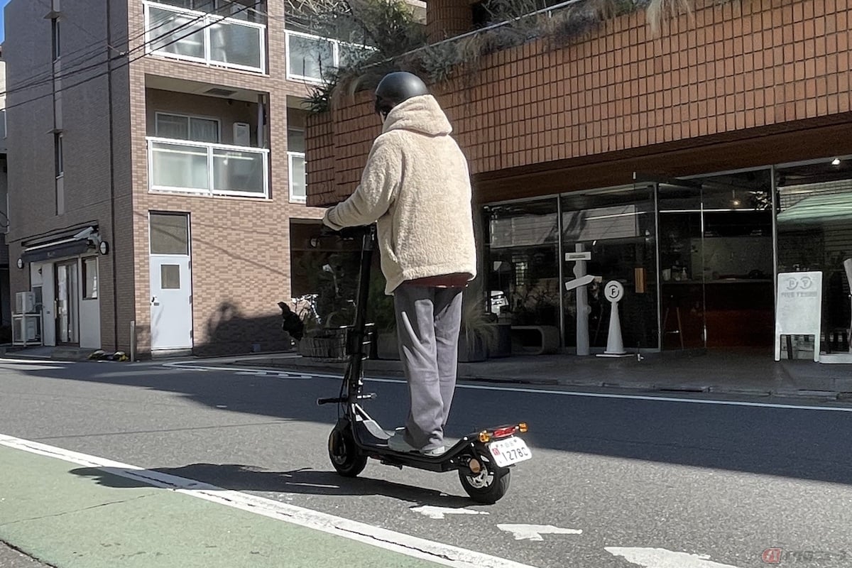 周囲が電動キックボードに気づいていないことを前提により安全確認を徹底して運転していく必要がある