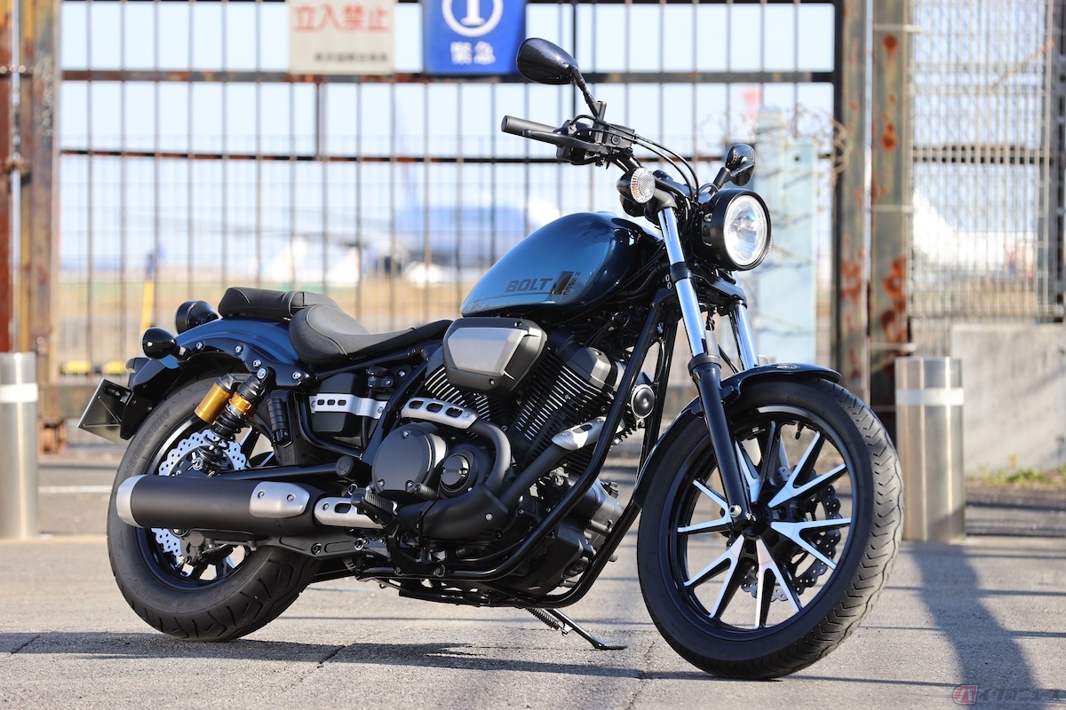 新郎役の中村倫也は過去にドラマ作品でヤマハのボルトやSR400に乗ったことも（写真：BoltR）