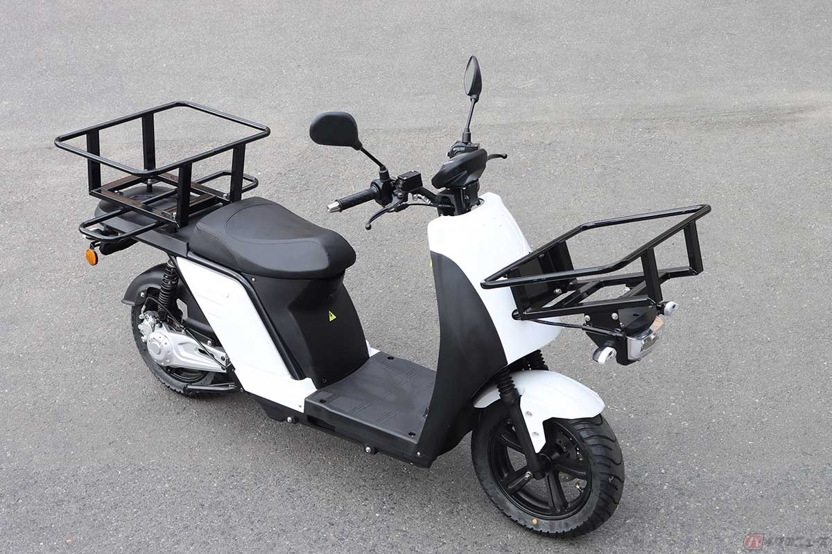 東京モーターサイクルショーで展示されるで電動スクーター「eXs CARGO2」