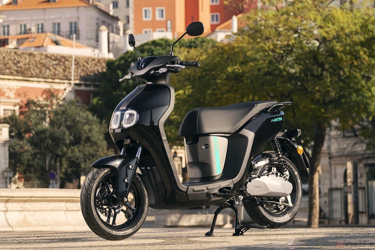 脱着式のバッテリーを搭載したヤマハの新型電動スクーター「NEO'S(ネオス)」
