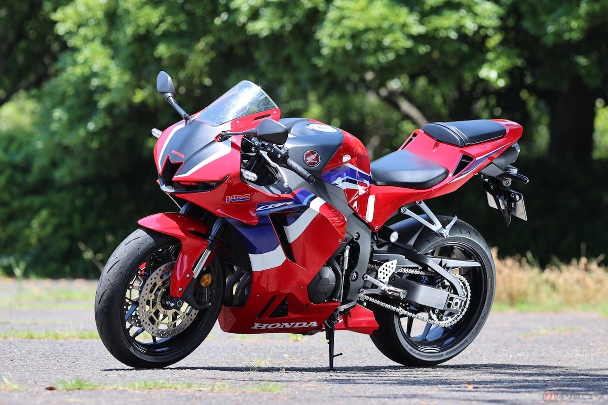 ST600クラスに参戦する車両は、市販車をベースのホンダ「CBR600RR」