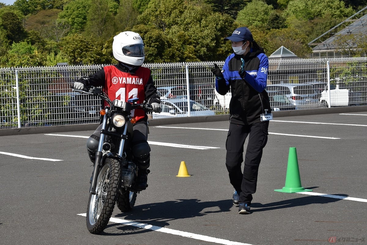 コース内容に応じた250cc車両も用意されており、会場内での走行技量をインストラクターが評価し、フィードバックをおこなう
