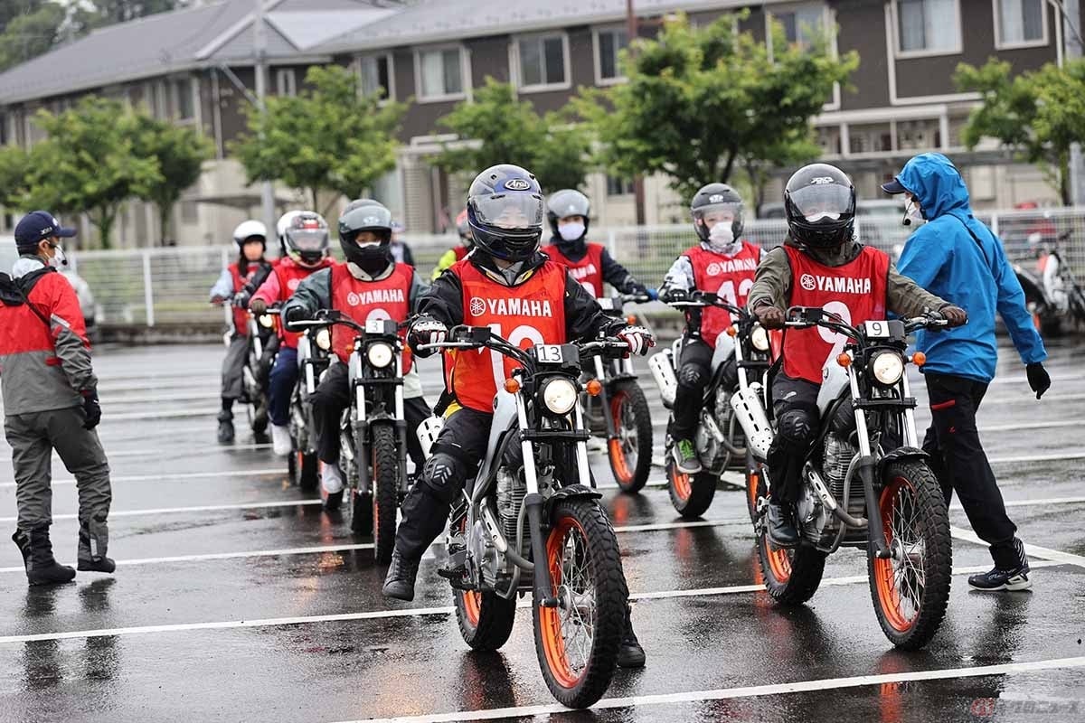 ライディングスクールに参加してライディングスキルを向上させるイメージ