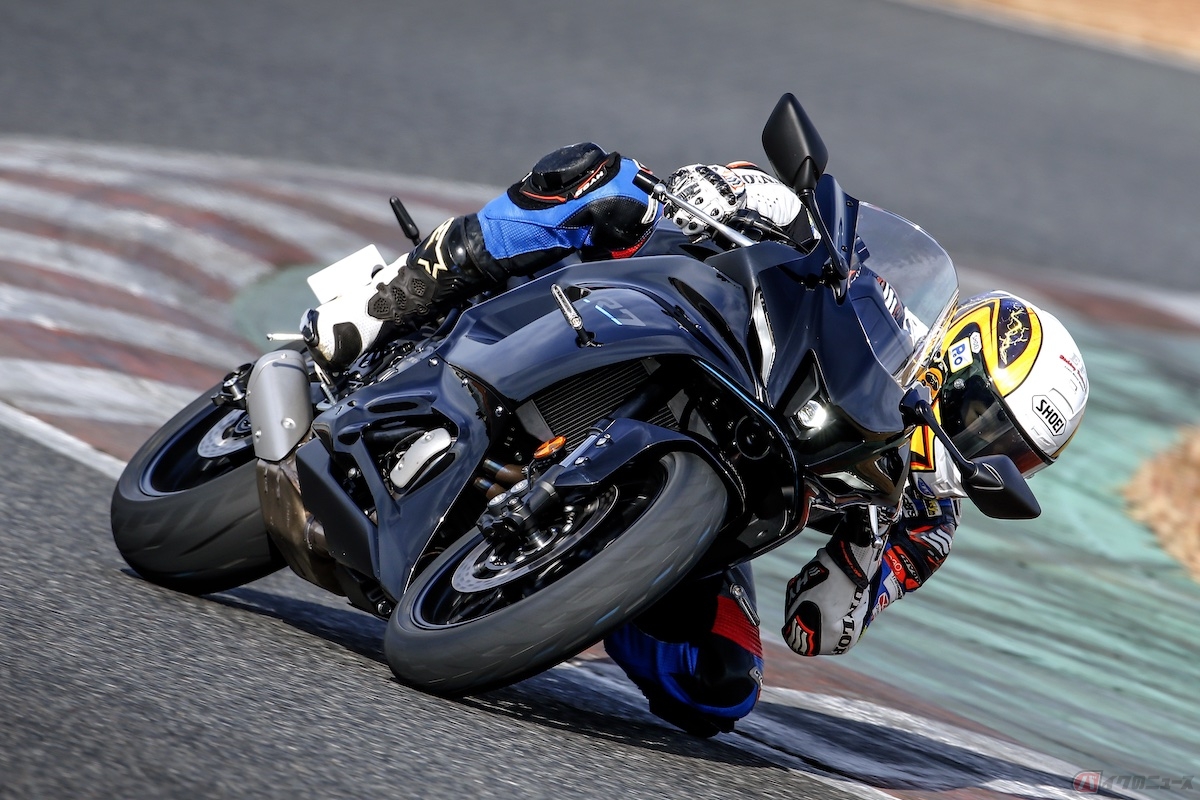 軽いリチウムイオンバッテリーは、レース車両や市販のスーパースポーツバイクに多く装備されることがあります