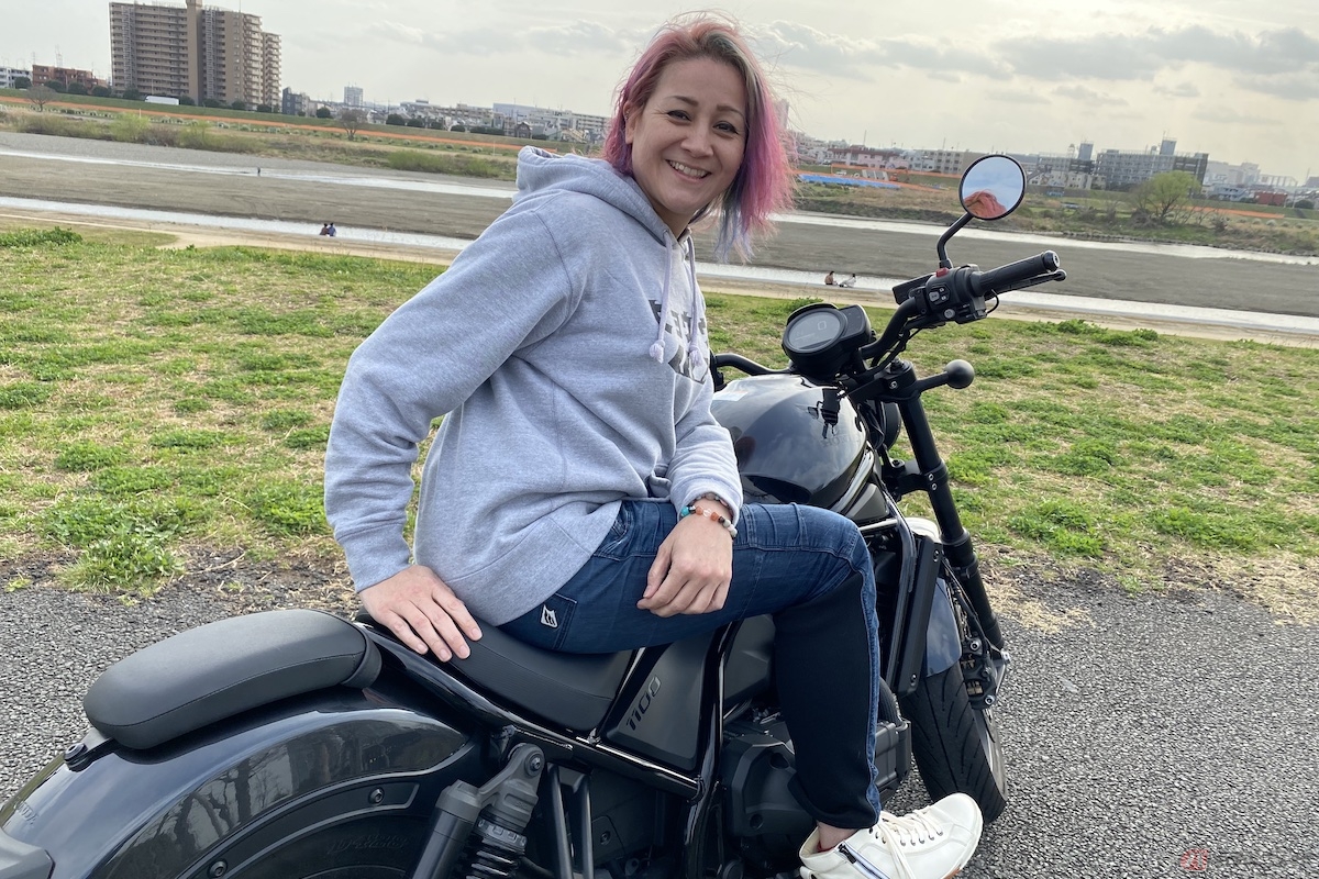 左足でギアチェンジするのではなく、バイクが自動で動いてくれる「レブル1100DCT」