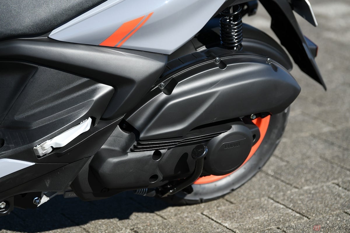 水冷ブルーコア・4ストローク・SOHC・4バルブ単気筒エンジン搭載