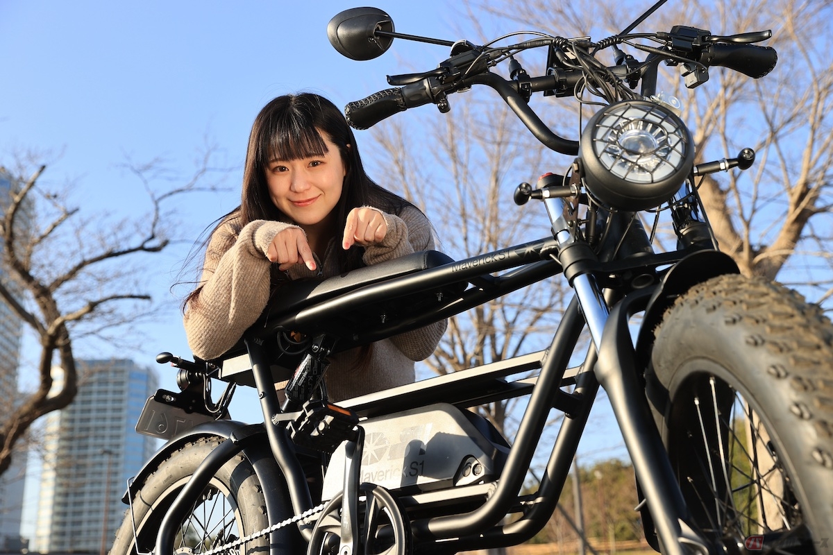 台形のバッテリーはバイクのタンク的な意匠が伺えて、デザイナーのバイク愛を感じる