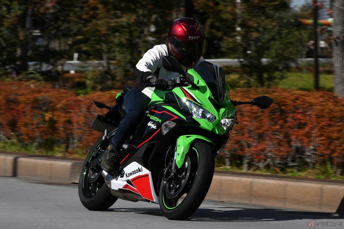 カワサキのスーパースポーツ「Ninja ZX-25R SE KRT EDITION」にママライダーが乗ってみた