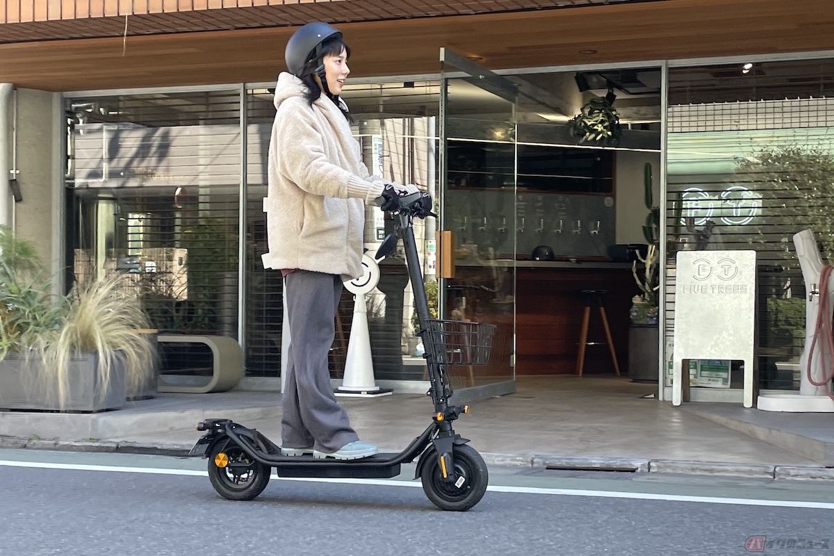 電動キックボードに実際に試乗してみて音がとても静かだなと感じる