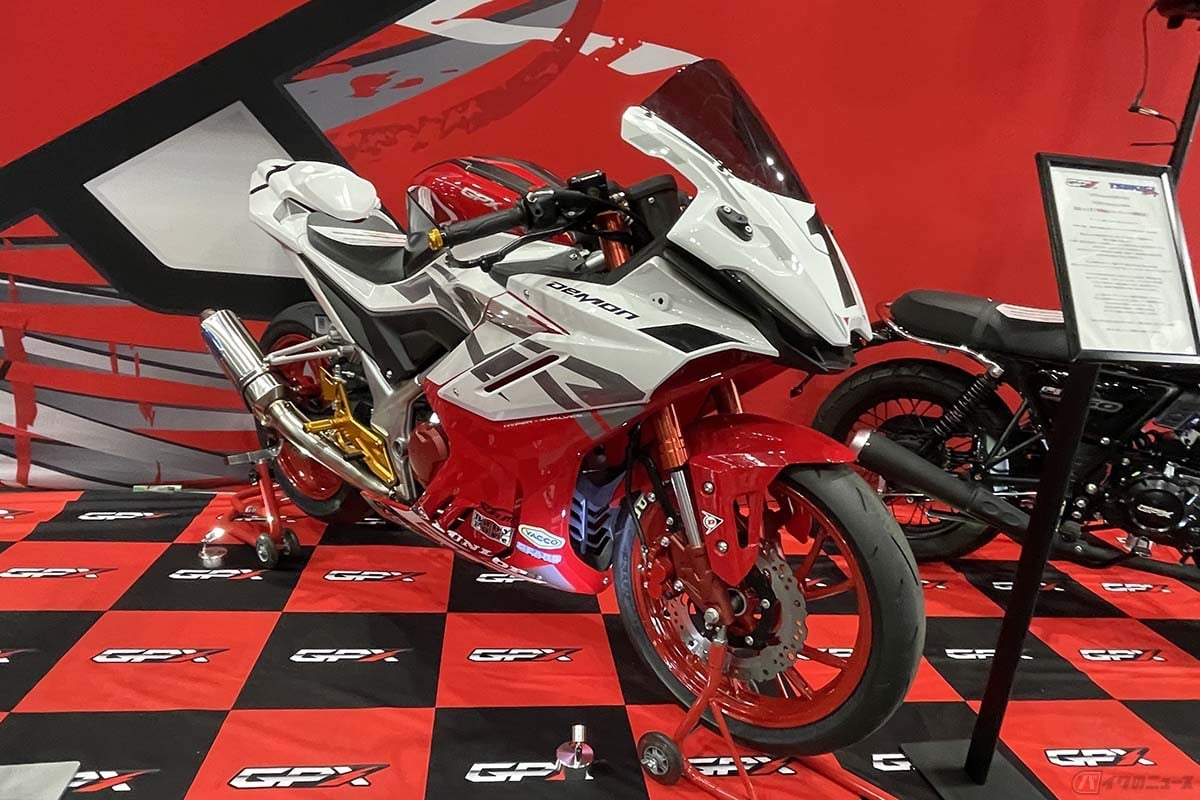 「もてぎ7時間耐久ロードレース」へも参戦予定のGPX「Demon GR200R」新型モデル