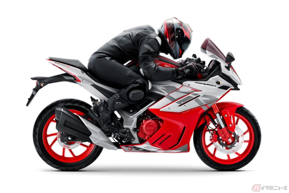 軽二輪フルカウルGPX「デーモンGR200R」最新モデル登場 4バルブ化され
