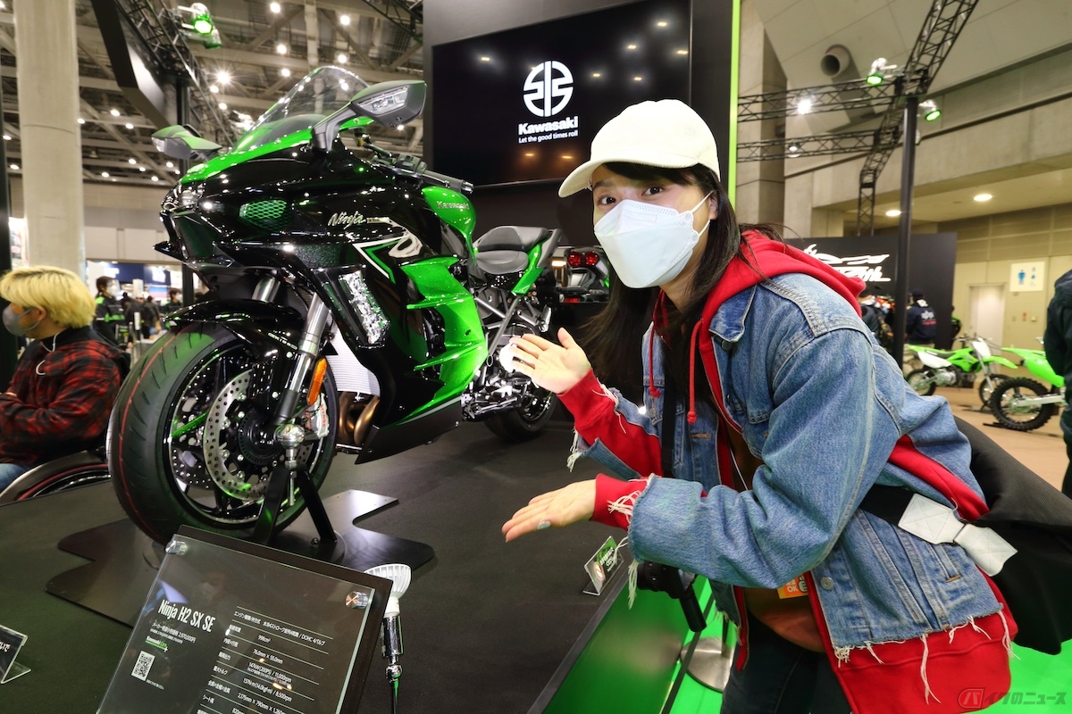 出演したドラマ『夜、駆ける。あの一杯まで。』にも登場したカワサキの「Ninja H2 SX SE+」