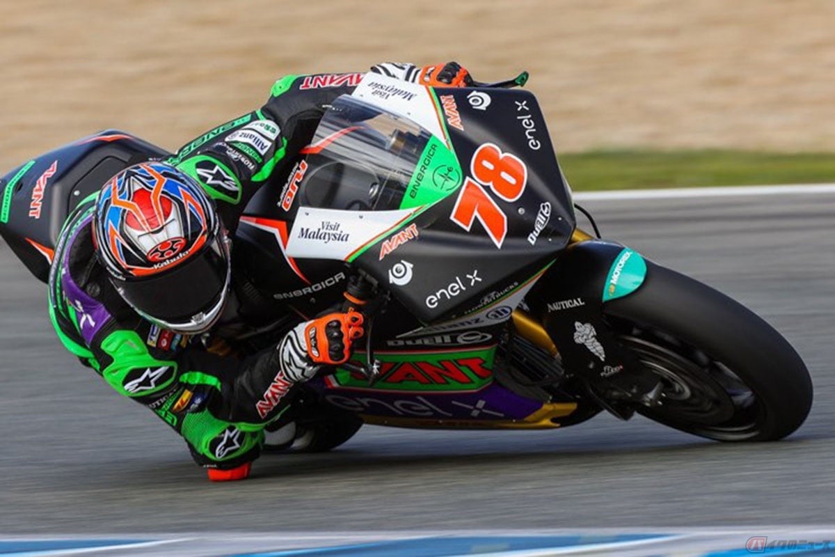 MotoEオフィシャルテストで、ヘレスサーキットを走行する大久保光選手
