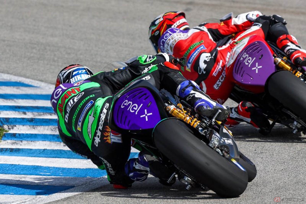 MotoEオフィシャルテストでヘレスサーキットを走行する大久保光選手
